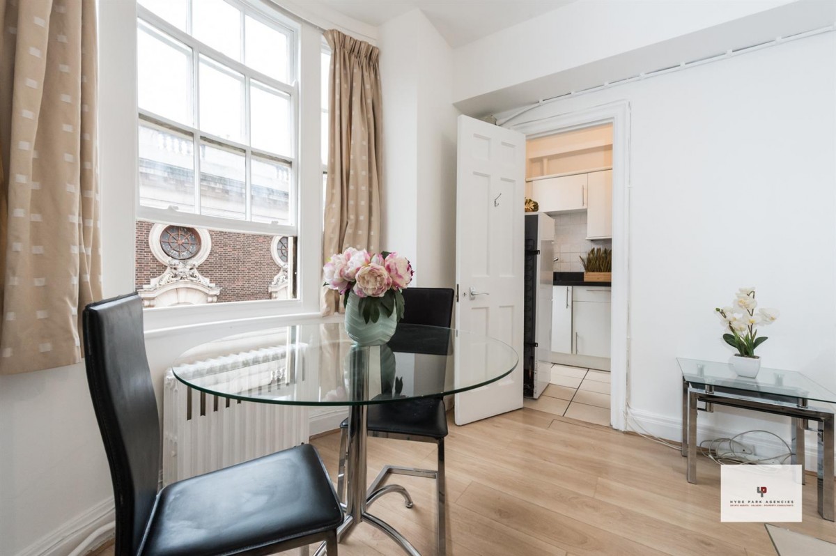 Flat 51 Peters CourtPorchester RoadLondon