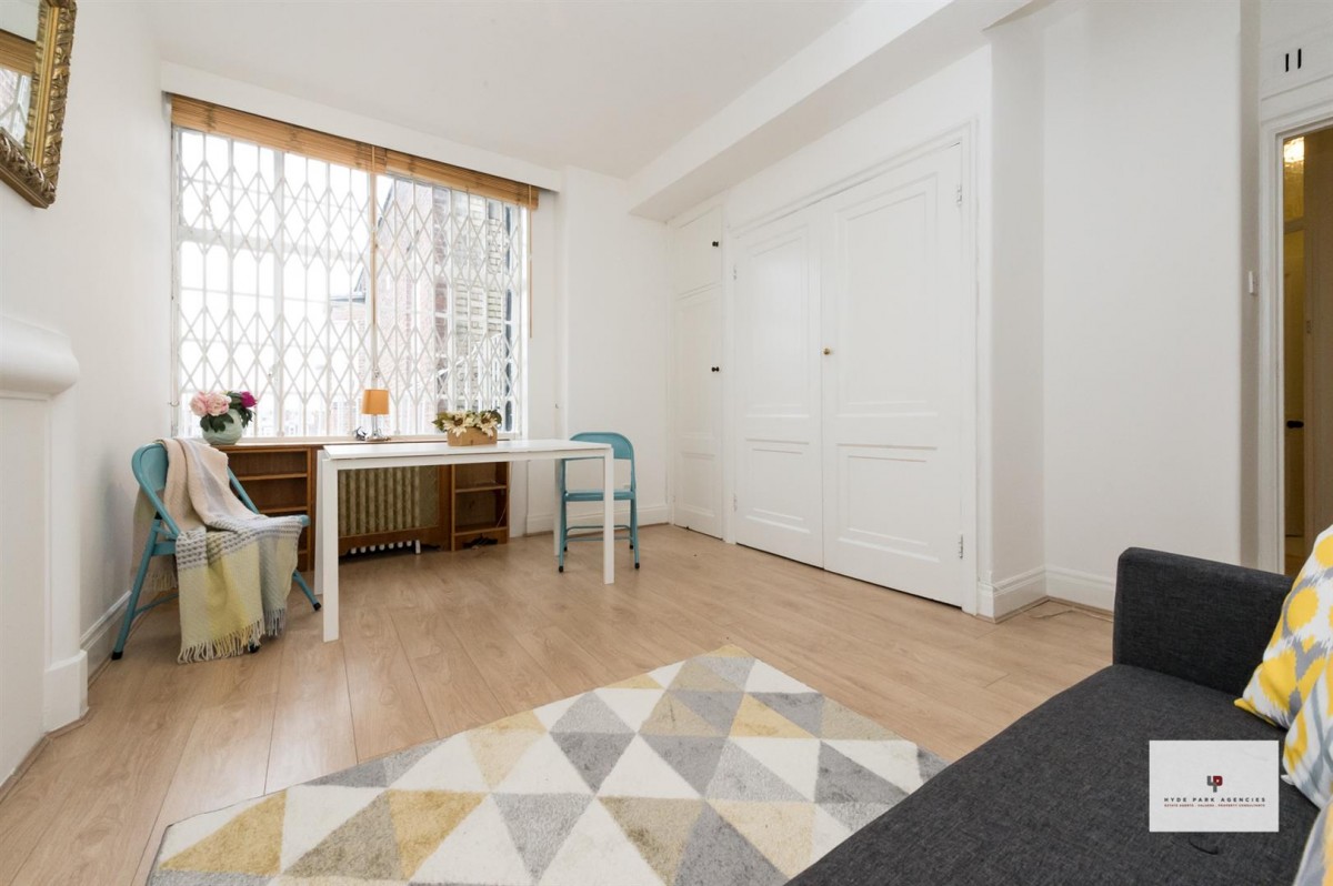 Queens Court, Queensway, London